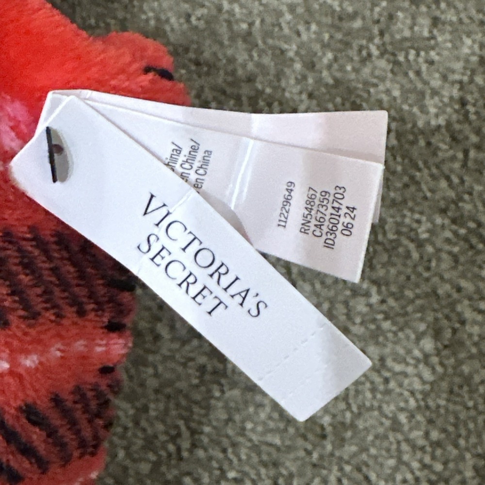 Victoria's Secret Plush Sherpa Cozy Fleece Throw Blanket Red Plaid Holiday 2024 - Picture 4 of 4